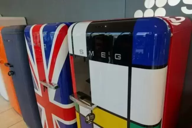 Холодильник Smeg FAB28RDMC