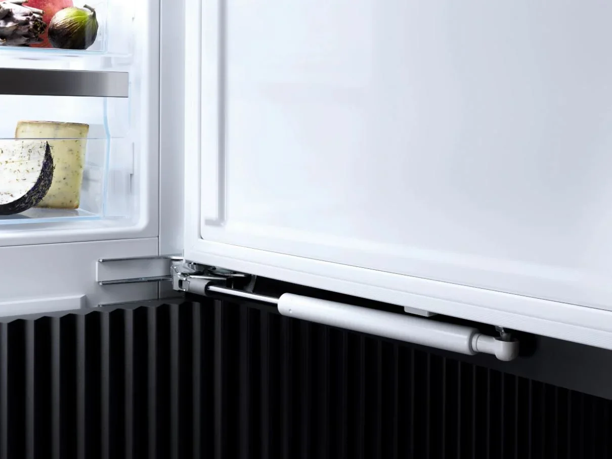 Встраиваемый холодильник Miele K 7777 B
