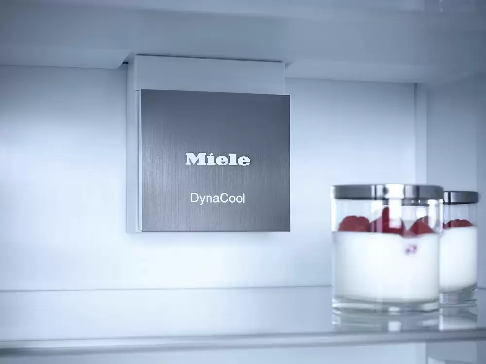 Встраиваемый холодильник Miele K 7743 E