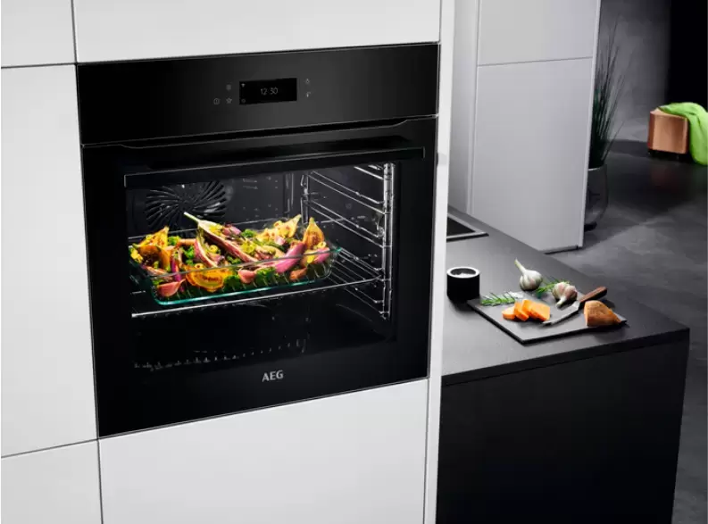 Духовой шкаф AEG BPE742380B