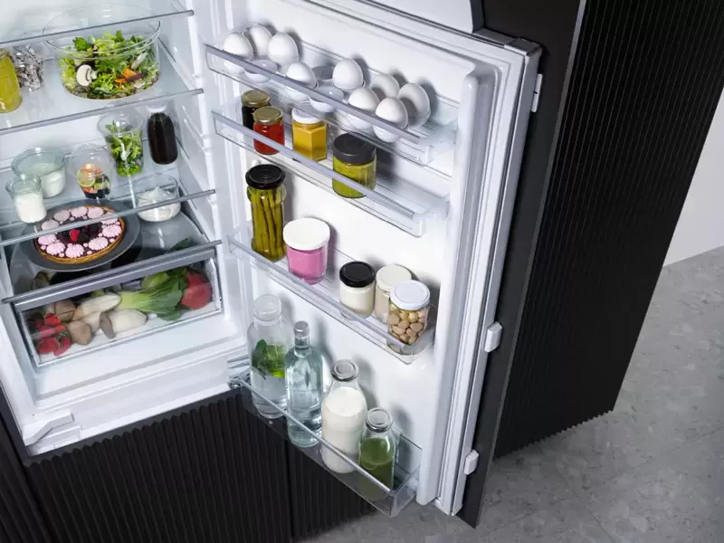 Встраиваемый холодильник Miele K 7113 F