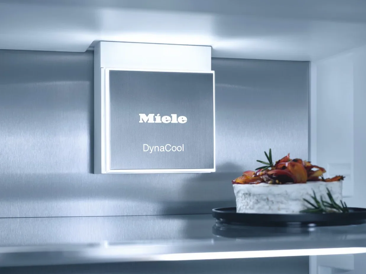 Встраиваемый холодильник Miele K 7797 C L