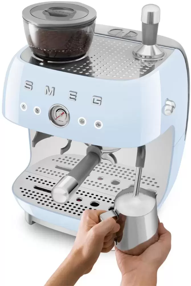 Эспрессо-кофемашина Smeg EGF03PBEU