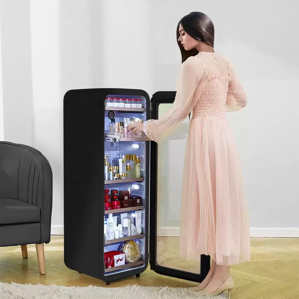 Холодильник для косметики и напитков Meyvel MD105-Черный