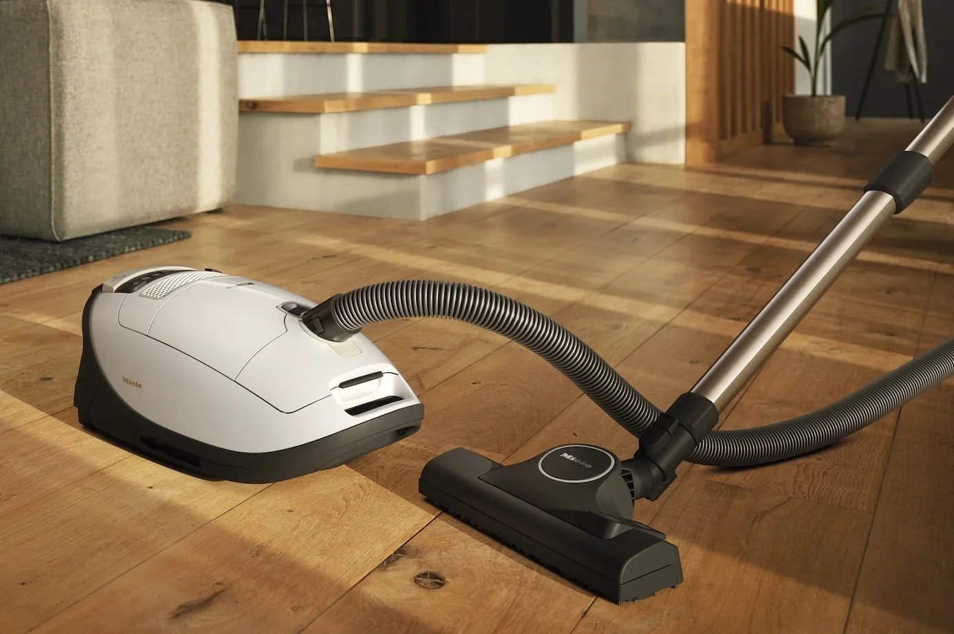Пылесос Miele SGDA3 Complete C3 125 Edition белый лотос