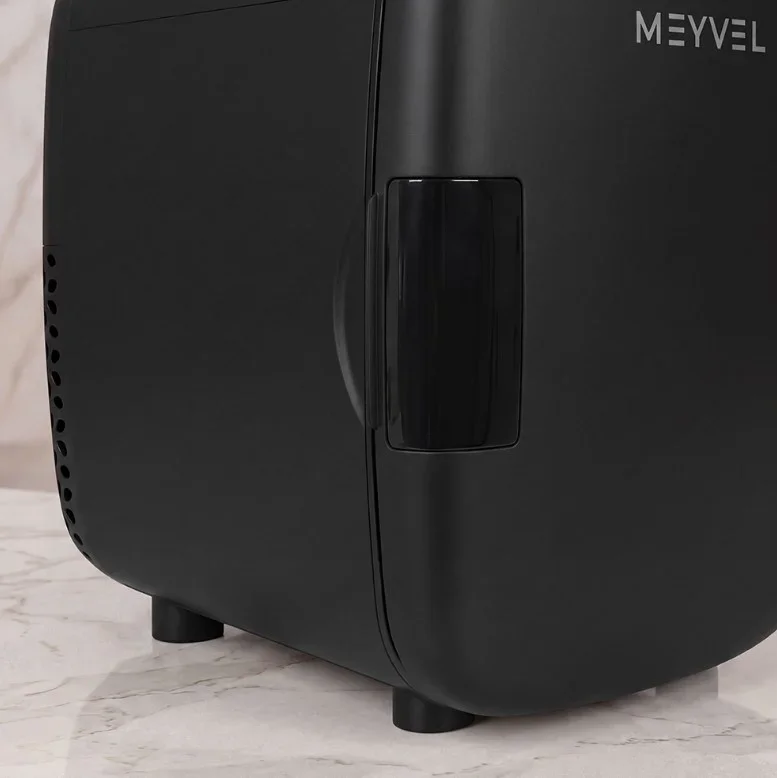 Холодильник для косметики и напитков Meyvel MB-04C4B