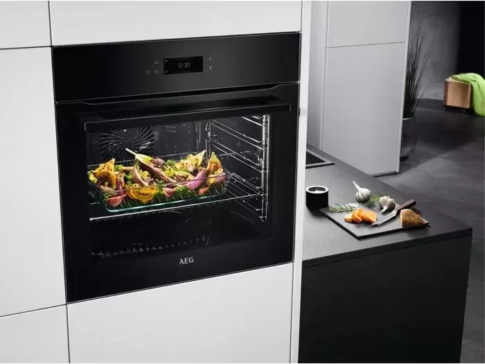 Духовой шкаф AEG BPE748380B