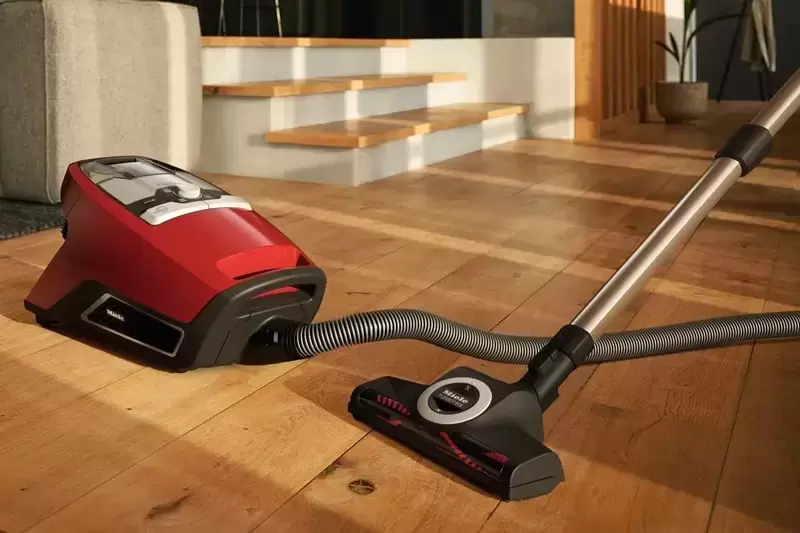 Пылесос Miele SKCF5 Blizzard CX1 Cat&Dog PowerLine манговый красный