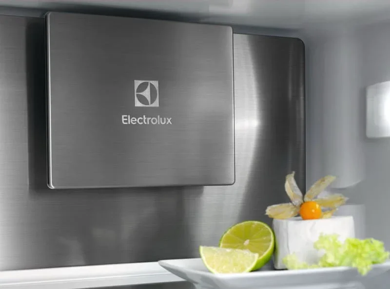 Встраиваемый холодильник Electrolux ENC8MC19S