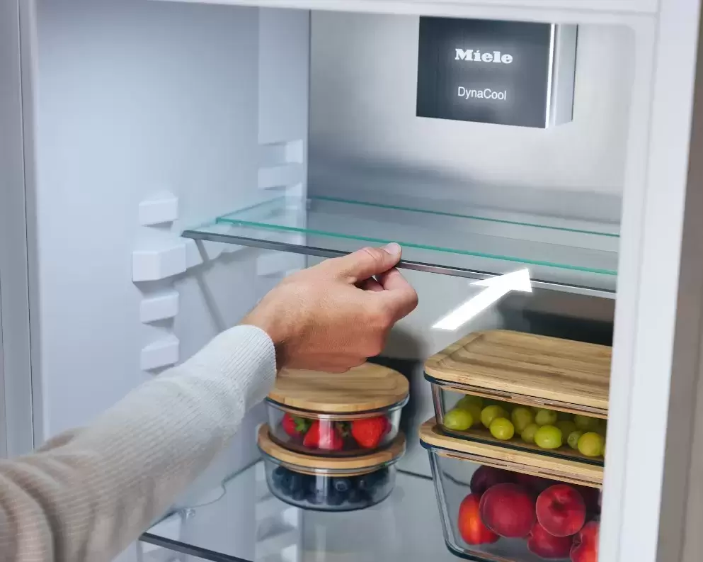 Встраиваемый холодильник Miele KFN 7795 C