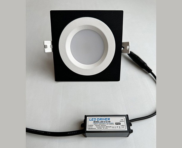 Встраиваемый светильник Italline IT08-8018 IT08-8018 white 4000K