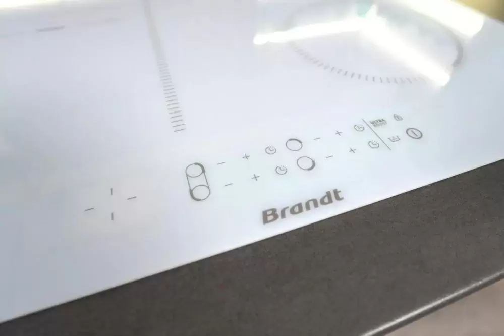 Индукционная варочная панель Brandt BPI164DUW