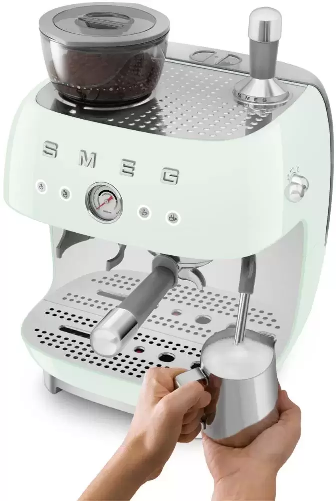 Эспрессо-кофемашина Smeg EGF03PGEU