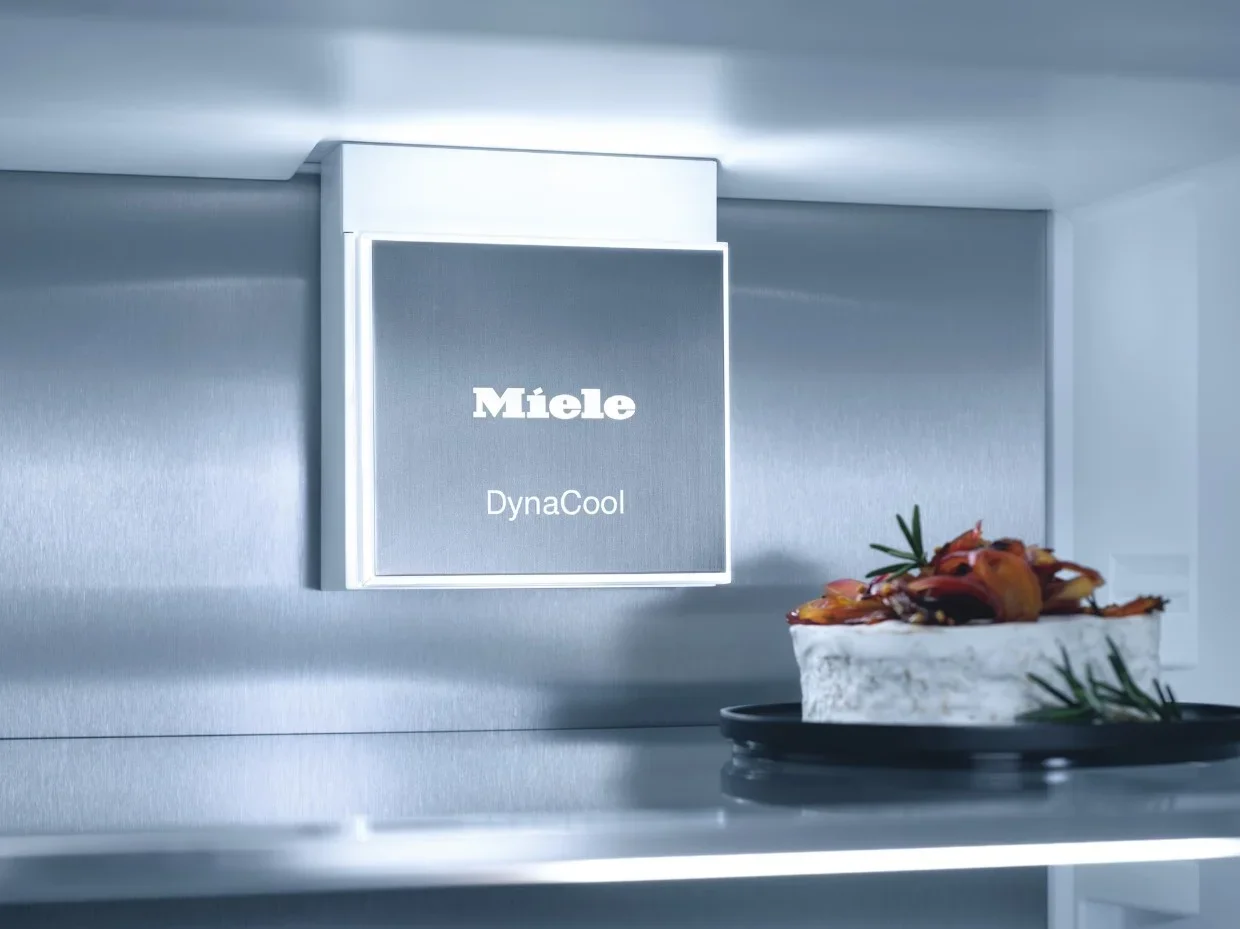 Встраиваемый холодильник Miele KFN 7774 B