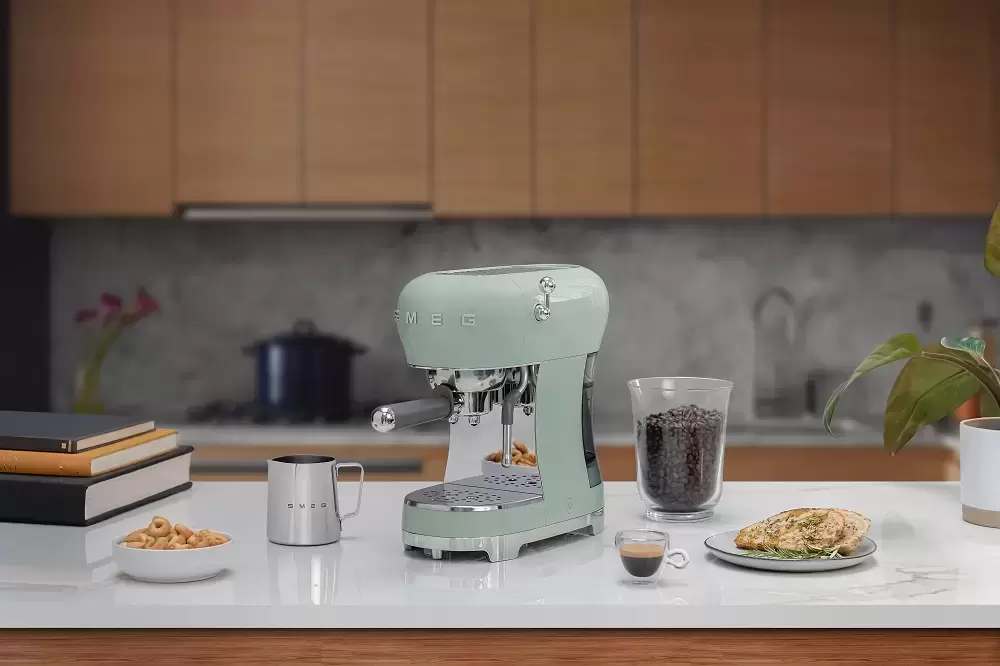Кофемашина Smeg ECF02PGEU