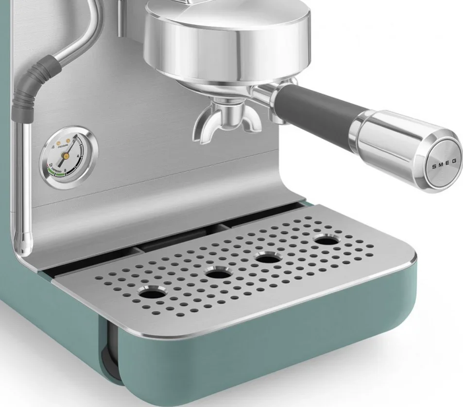 Кофемашина-эспрессо Smeg EMC02EGMEU