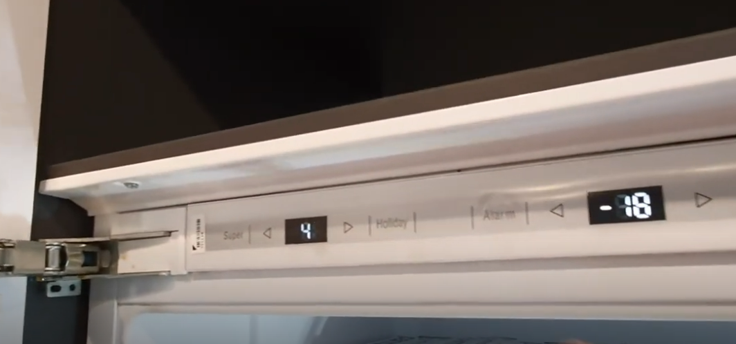 Холодильник Neff K8111X0