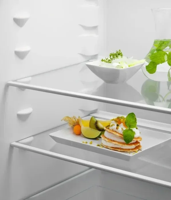 Встраиваемый холодильник Electrolux LNS5LE18S