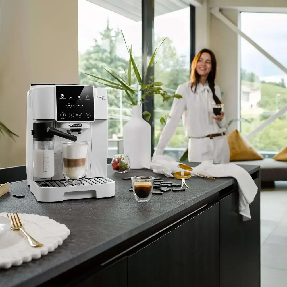 Кофемашина DeLonghi ECAM220.61.W