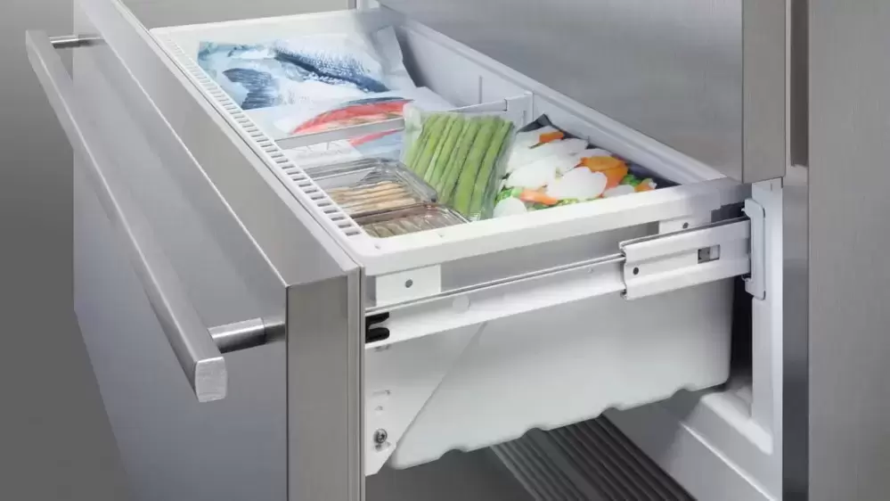 Холодильник Liebherr CBNes 6256 PremiumPlus BioFresh NoFrost