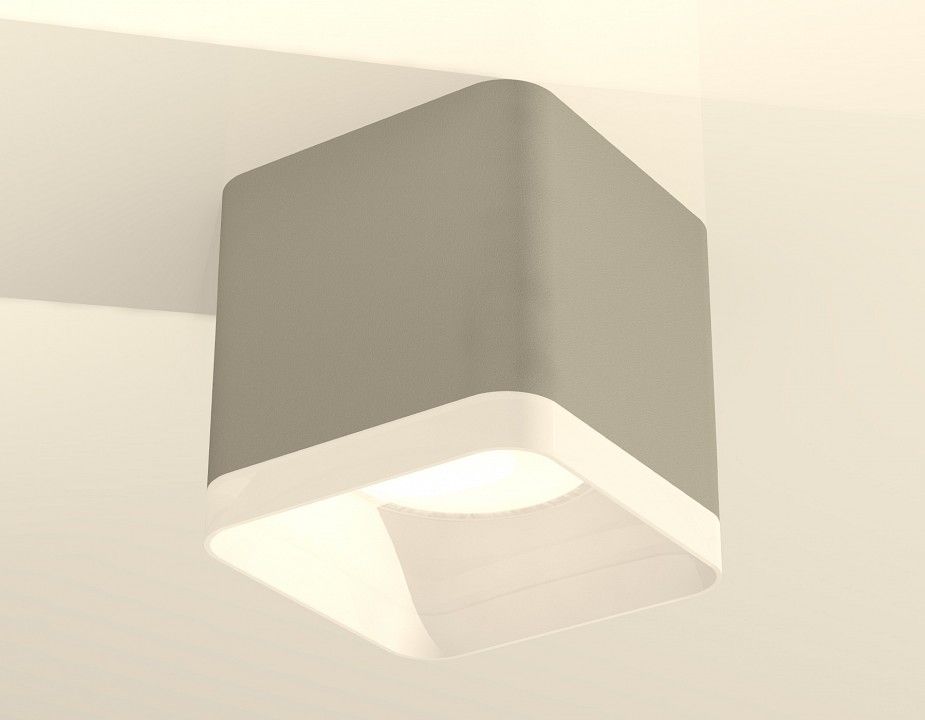 Накладной светильник Ambrella Light XS XS7807010