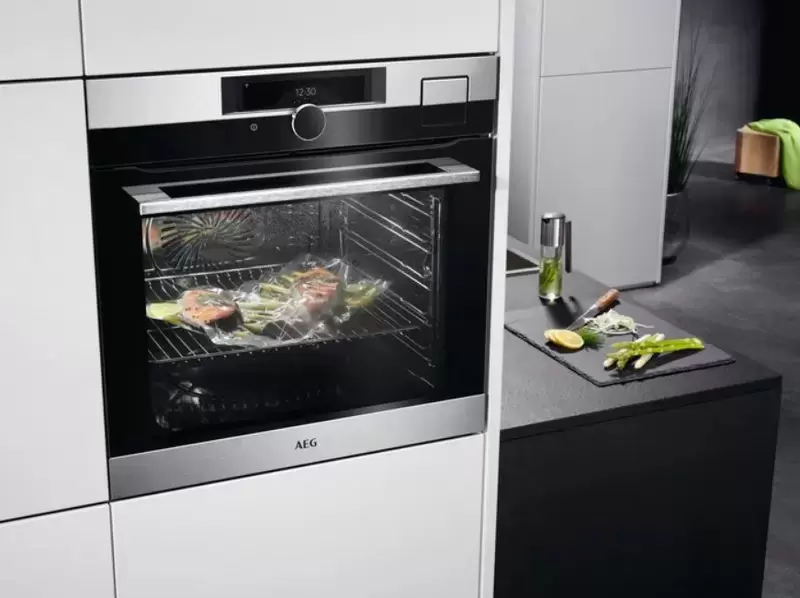 Духовой шкаф AEG BSK999330M