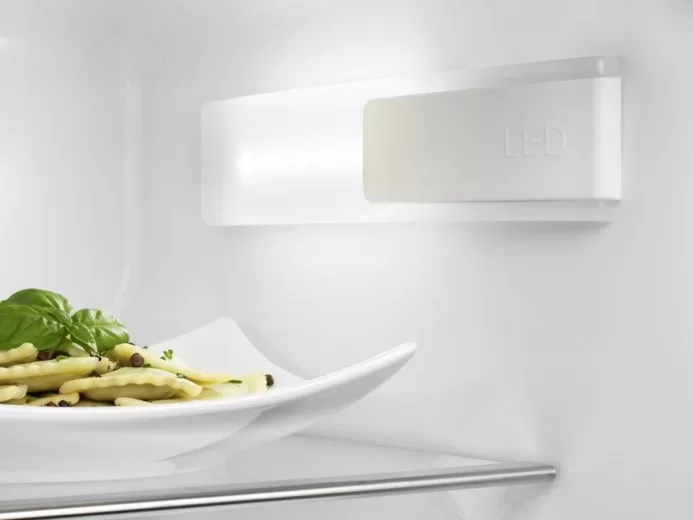 Холодильник Electrolux ENN 92853 CW