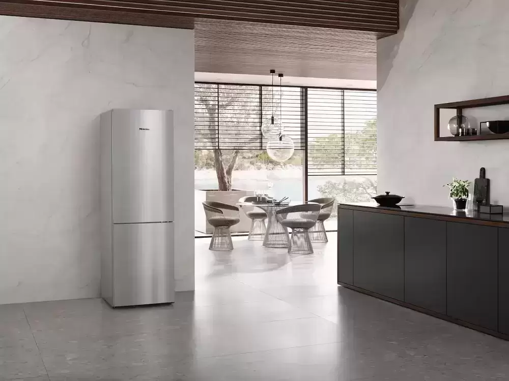 Холодильник Miele KDN4174E el Active с витрины, царапина на корпусе