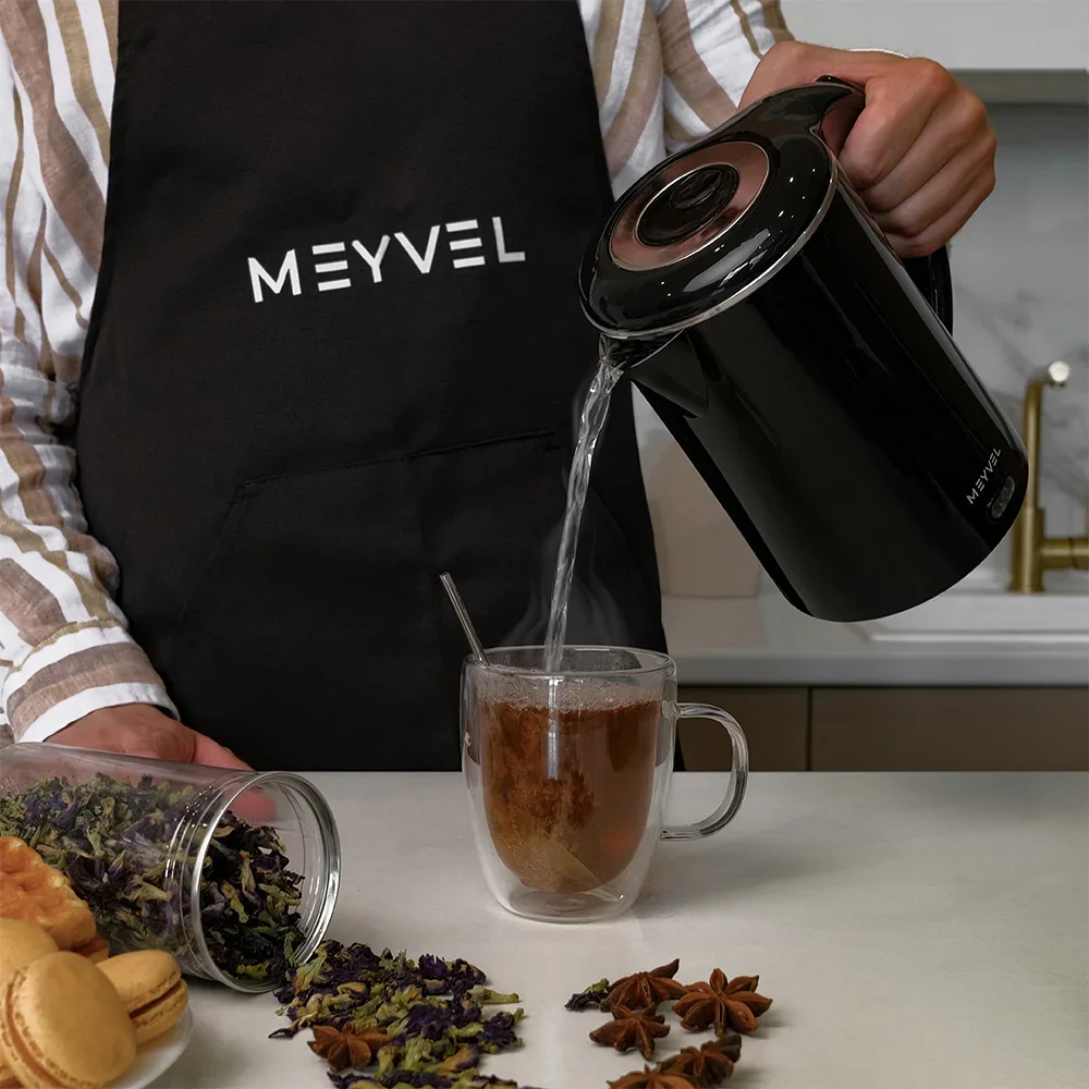 Электрический чайник Meyvel MKE-01T (Черный)