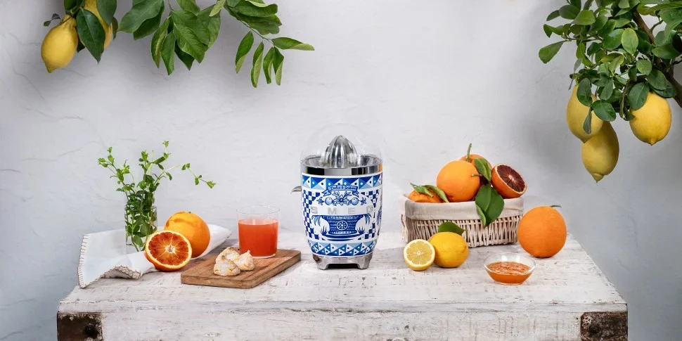 Соковыжималка Smeg CJF01DGBEU