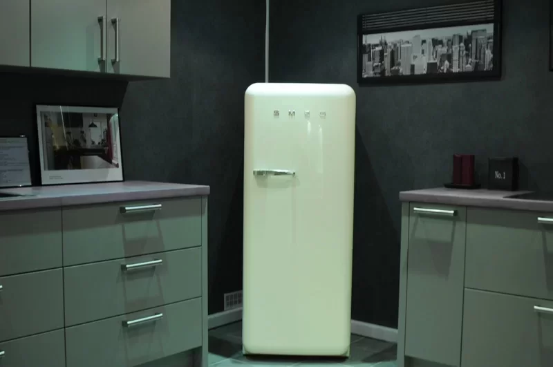Холодильник Smeg CVB20LP