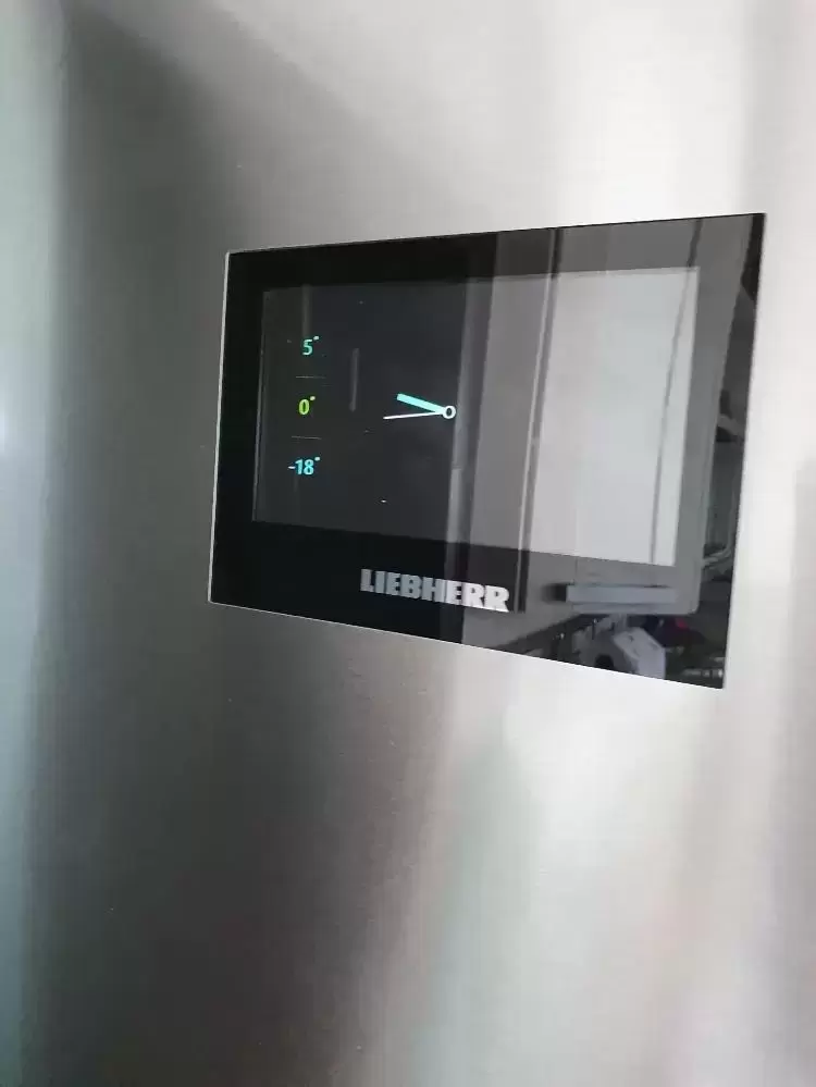 Холодильник Liebherr CBNes 5778