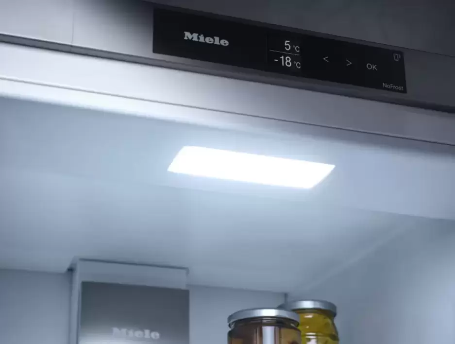 Встраиваемый холодильник Miele KFN 7733 E новый, без коробки