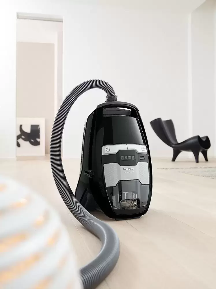 Пылесос Miele Blizzard CX1 Comfort PowerLine SKMF5 черный