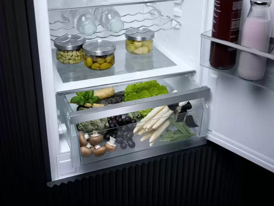 Встраиваемый холодильник Miele K 7733 E