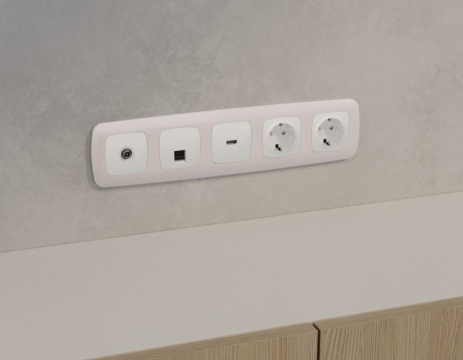 Розетка Ethernet RJ-45 и со шторками, без рамки Ambrella Volt OMEGA MO132005