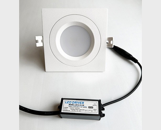 Встраиваемый светильник Italline IT08-8018 IT08-8018 white 4000K