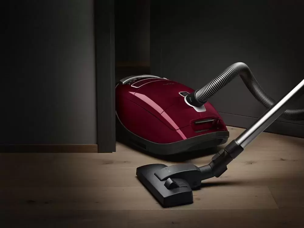 Пылесос Miele Complete C3 Score Red PowerLine