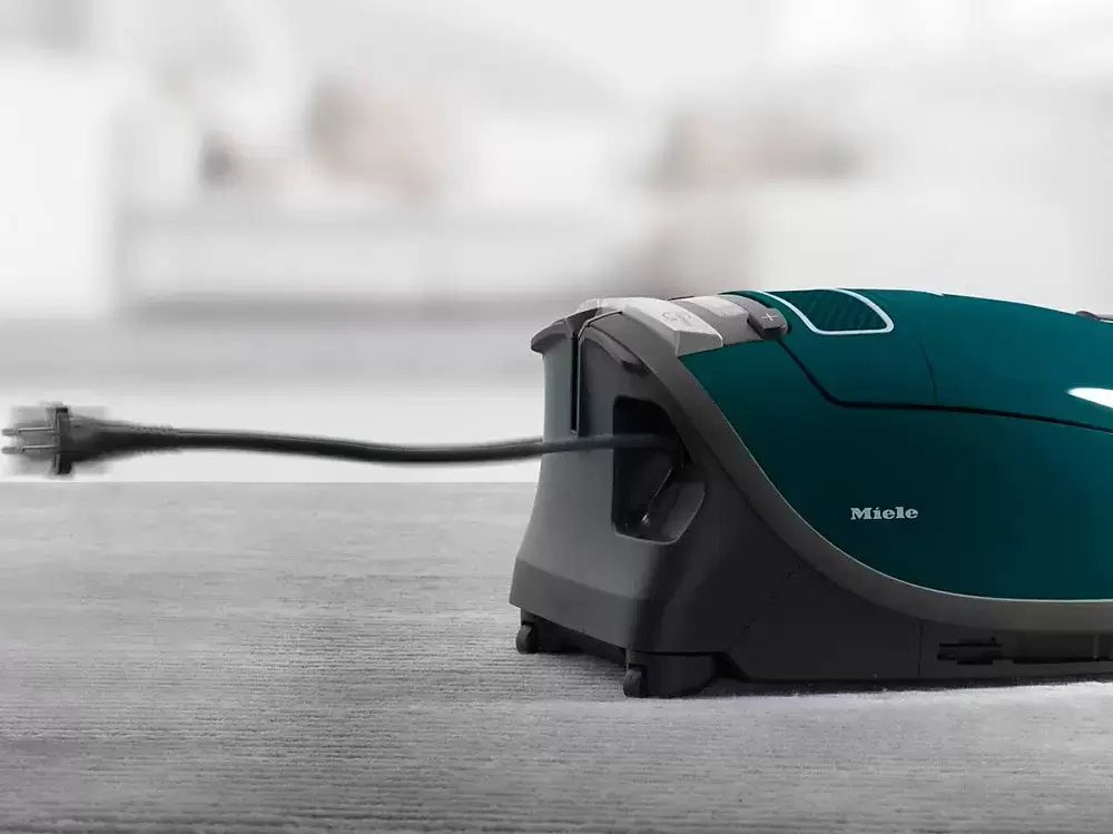 Пылесос Miele SGJP3 Complete C3 TotalCare EcoLine Petrol
