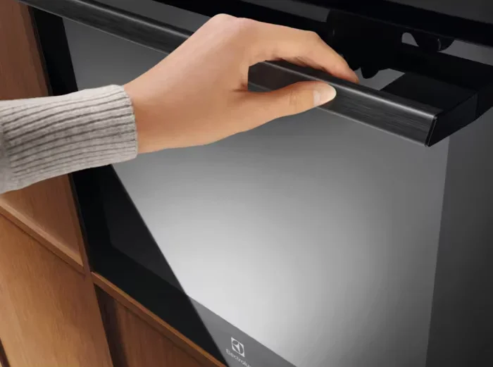 Духовой шкаф Electrolux LOE8P38Z