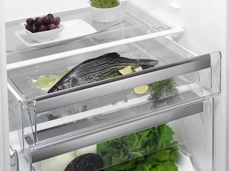 Холодильник Electrolux EN3889MFW