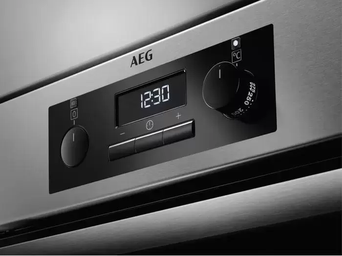 Духовой шкаф AEG BES351111M