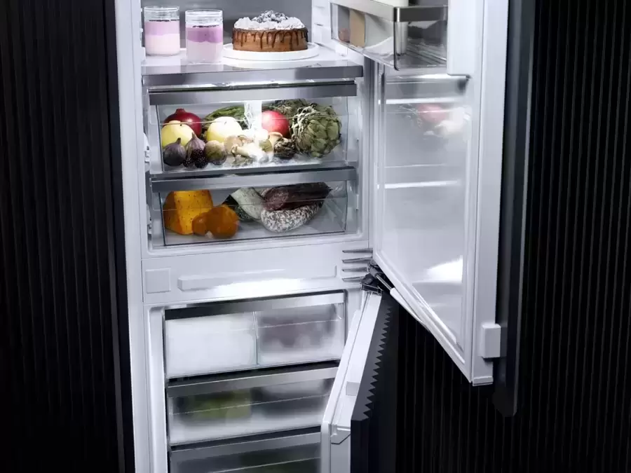 Встраиваемый холодильник Miele KFN 7774 D с дефектом на корпусе, с витрины