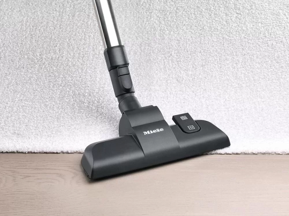 Пылесос Miele SBCD3 Classic C1 Allergy манговый красный