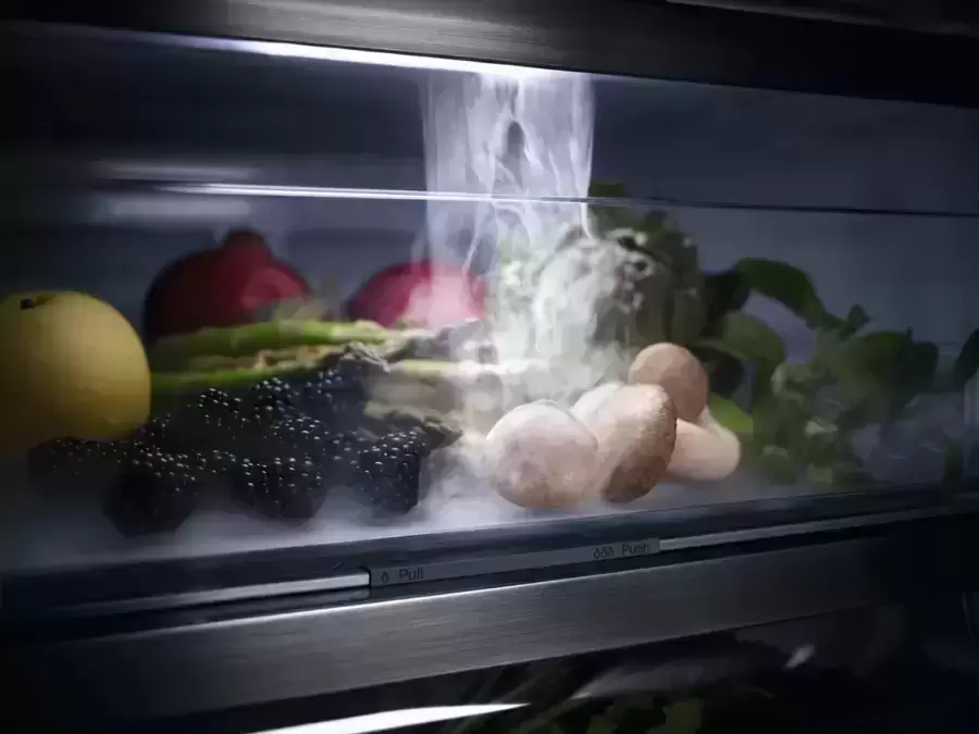 Встраиваемый холодильник Miele KFN 7774 D с дефектом на корпусе, с витрины