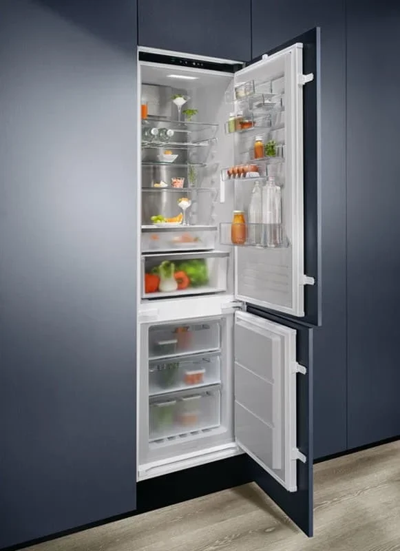 Встраиваемый холодильник Electrolux ENC8MC19S