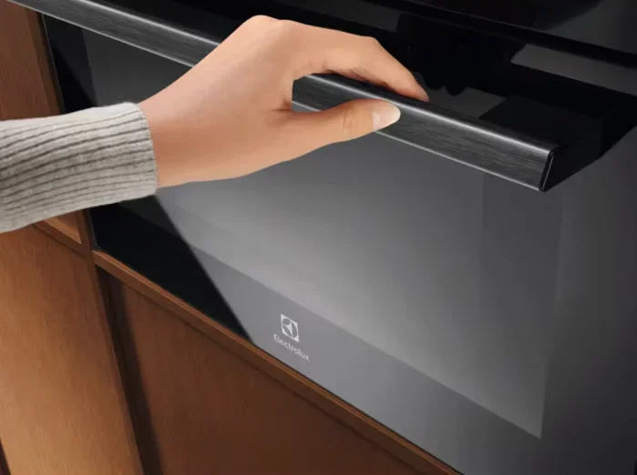 Встраиваемая микроволновая печь Electrolux LVM9E2XZ