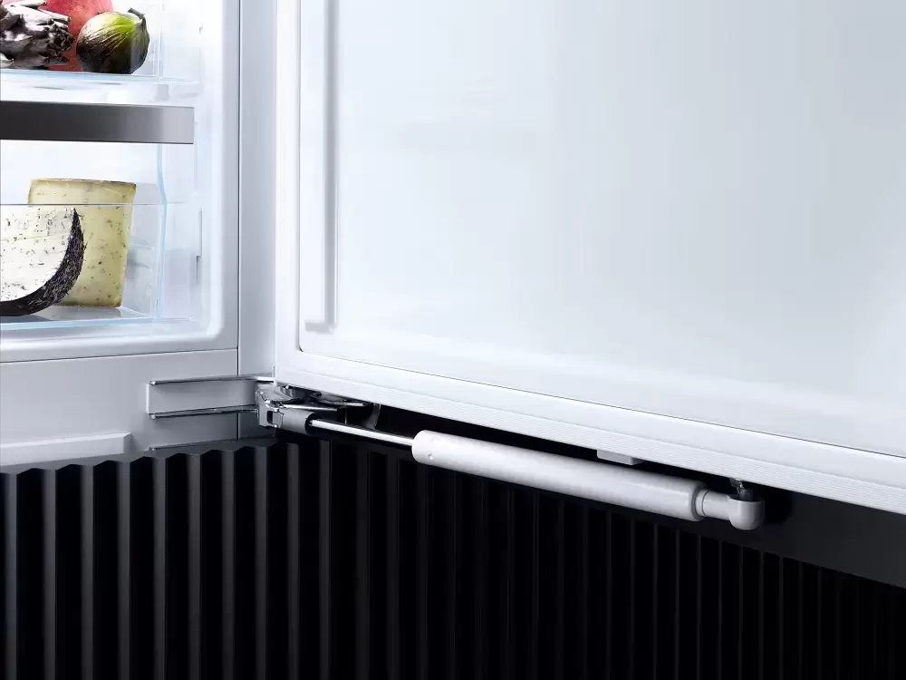 Встраиваемый холодильник Miele K 7793 C