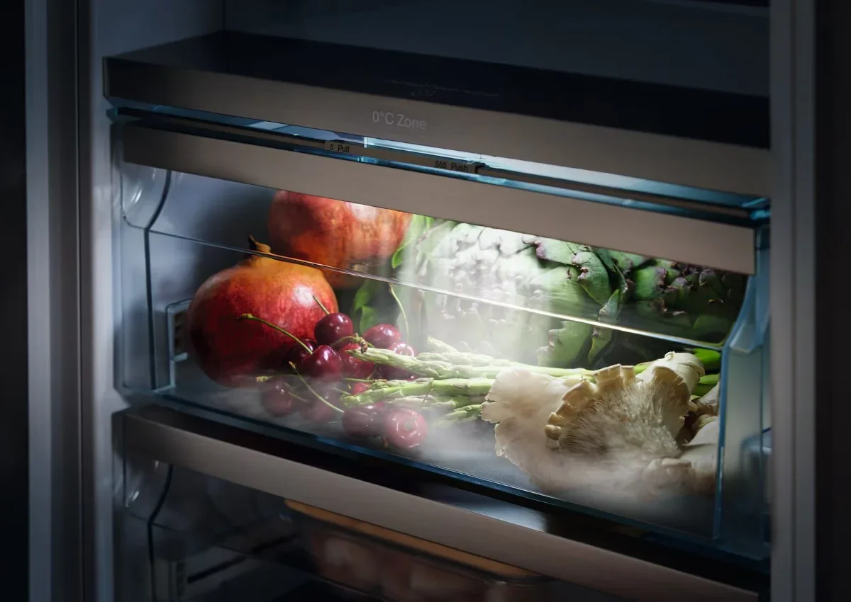 Встраиваемый холодильник Miele K 7797 C L