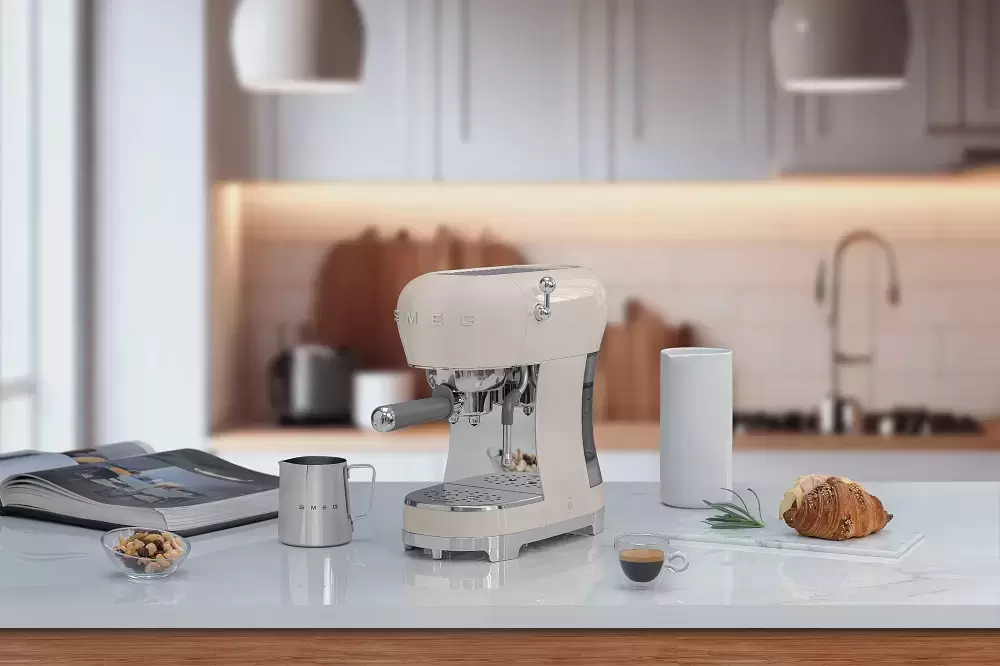 Кофемашина Smeg ECF02CREU